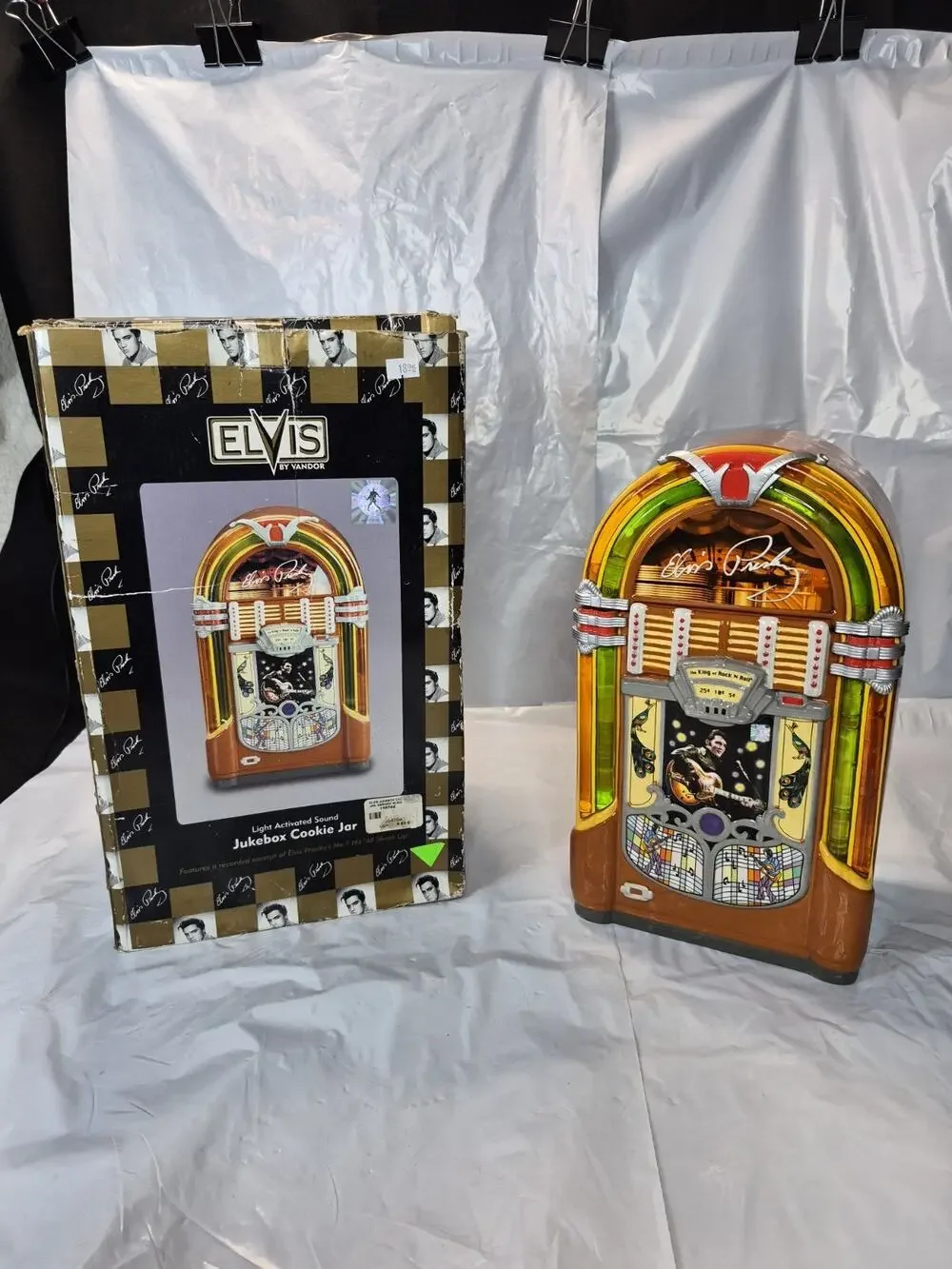 Rare Elvis Presley By Vandor Jukebox Cookie Jar Plays All Shook Up Never Used.